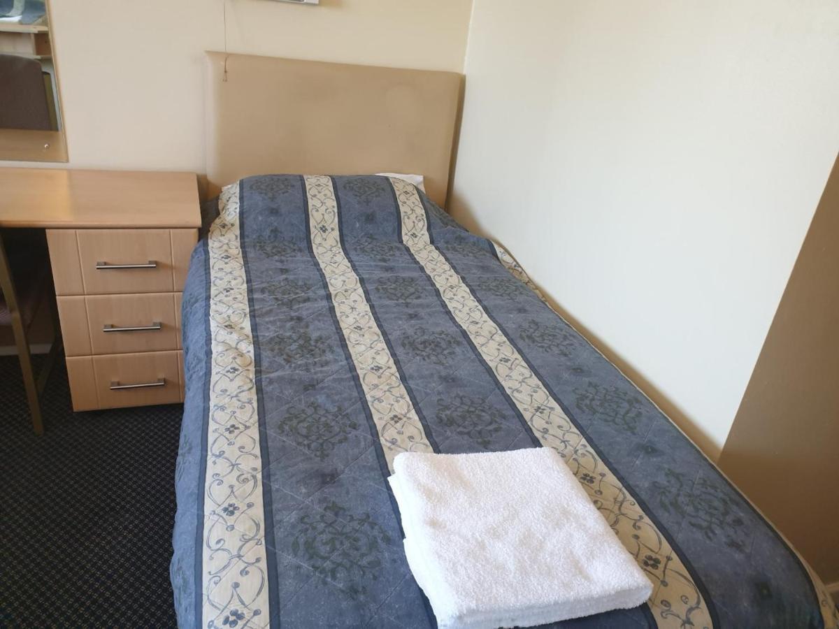 רדינג Elmhurst Hotel מראה חיצוני תמונה