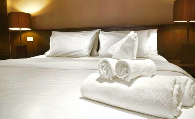 רדינג Elmhurst Hotel מראה חיצוני תמונה